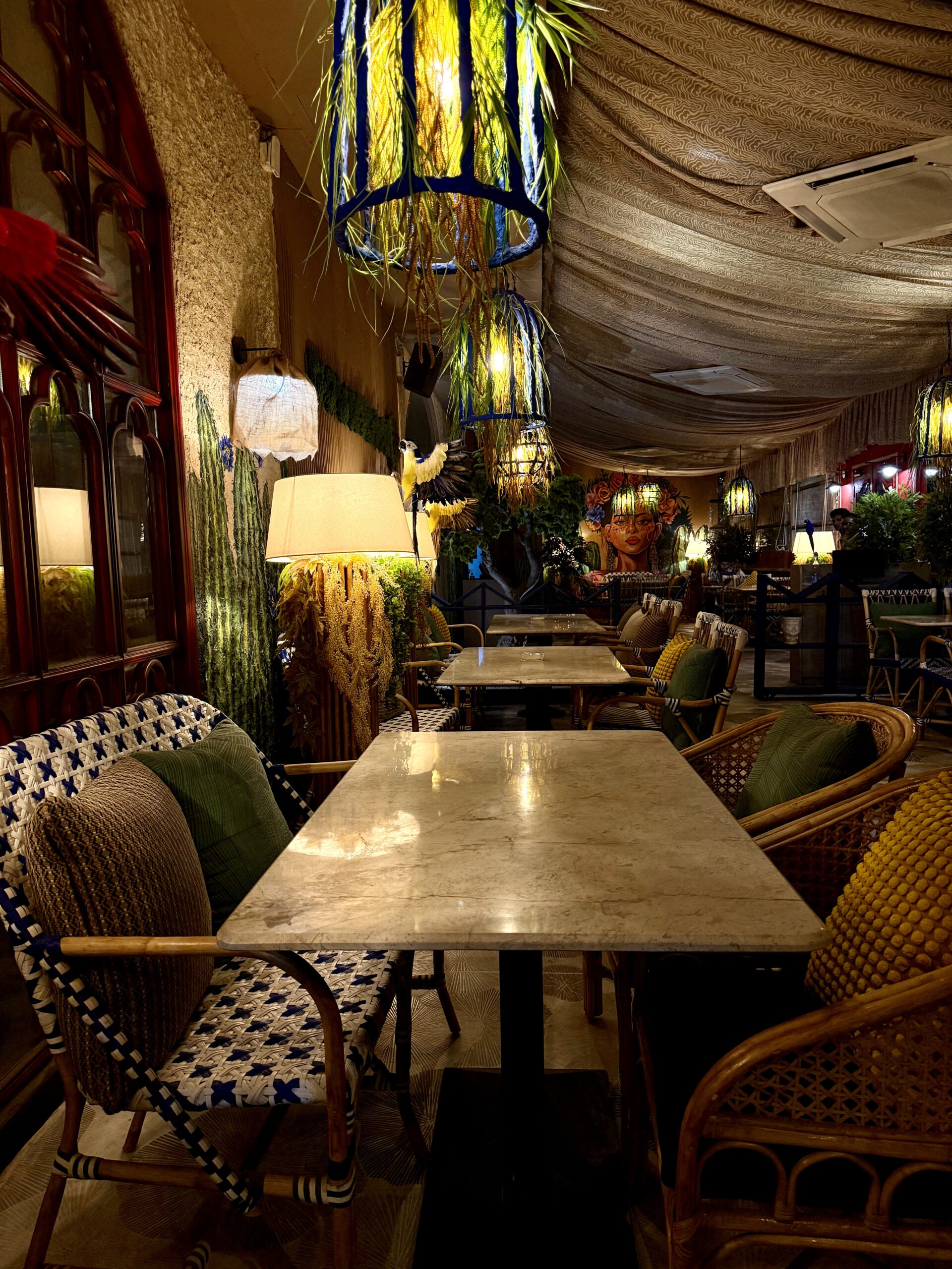 Downtown 29 BKC, the best restaurant in BKC interior Photo